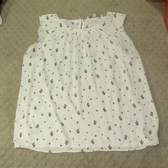Loft Size M White and Black Patterned Sleeveless Blouse - Picture 1 of 5